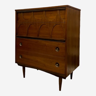 Free Shipping Within Continental US - Vintage Mid Century Modern Four Drawer Dresser Dovetailed Drawers in Style of Broyhill Brasilia 