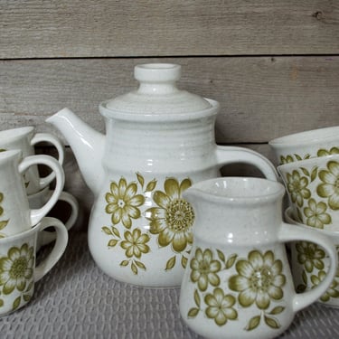 J & G Meakin Retro Floral Dance Green Teapot, 8 Mugs Cups, Creamer, Vintage, Ceramic, England, Gray, Avocado Flowers, 70s, Mid Century 