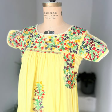 1970s Heavily Embroidered Mexican Summer Dress Vintage 34 Vintage 