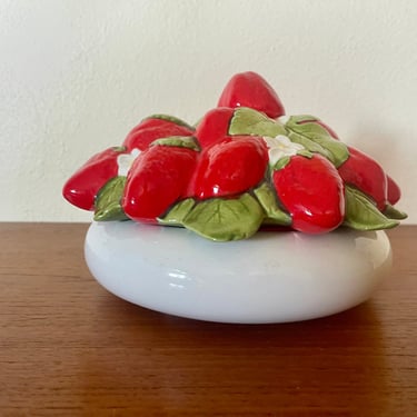 Vintage 1970s Strawberries Covered Dish 