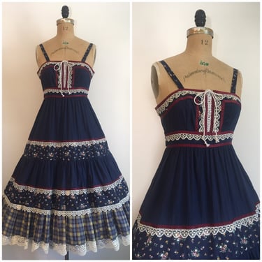 Vintage 1970s Homespun Floral Lace Prairie Dress 70s Calico Cotton Lace Cottagecore Sundress 