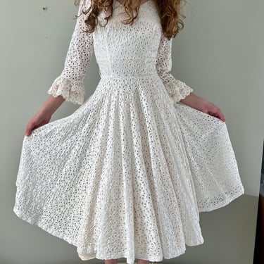 1950s Ivory Eyelet Cotton Lace Country Wedding Dress | Size Small 