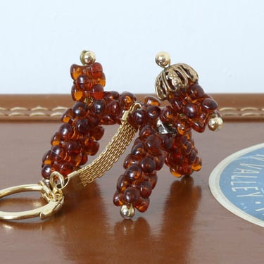 vintage beaded poodle keychain • amber brown & gold pony bead novelty dog keychain 