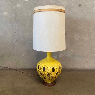 Mid Century Ceramic Table Lamp Canary Yellow c. 1960s