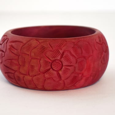 Primitive 60's hand carved & painted wood floral boho bangle, big red wooden tropical hibiscus hippie stacking bracelet 