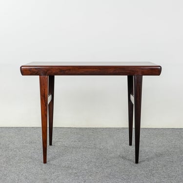 Rosewood Side Table by Johannes Andersen - (321-302) 
