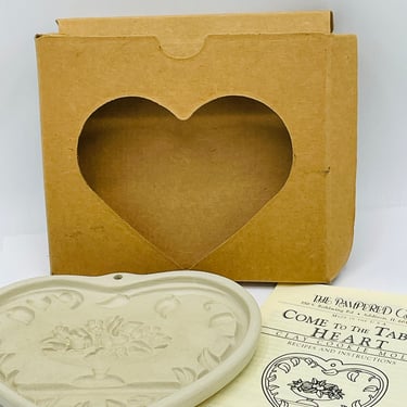 Pampered Chef 1999 Come to the Table Heart Cookie Mold Décor Stoneware- NIB Never used 