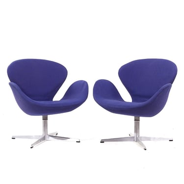 Arne Jacobsen for Fritz Hansen Mid Century Swan Chairs - Pair - mcm 