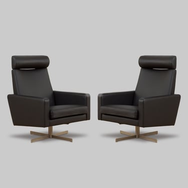 Pair of Skipper Danish mid century recliner black leather lounge chairs, 1980s 