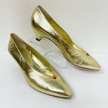 1980s Gold Metallic Pointed Toe Kitten Heels by Gucci Size 10 Made in Italy | Vintage, Cocktail, Fancy, Rare, Unique 