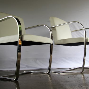 Pair of Flat Bar Brno Chairs in the Style of Ludwig Mies Van Der Rohe 