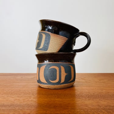 Vintage Judy Cranmer mugs / Canadian First Nations ceramic art, Kwatkiutl raven pattern ceramic coffee cups 