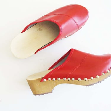 70s Red Leather Clogs 37 US 6.5 - Vintage Wood Heel Slip On Clogs Shoes Minimalist 