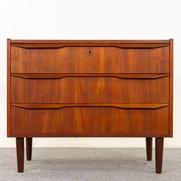 Teak Danish Dresser - (325-244) 