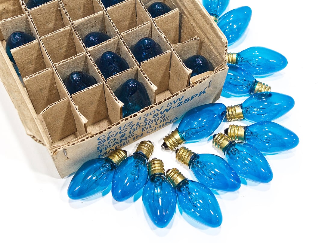 VINTAGE Box of 25 Translucent Blue Bulbs C7 1/2 130V 5W Dan's and
