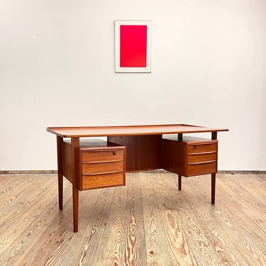 Mid-Century Modern Writing Desk, Teak Wood, Danish Design by Peter Løvig Nielsen, 1972 