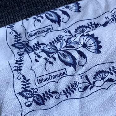Blue Danube Cloth Napkins~ Set of 2 cloisonné  Blue Onion Design Pattern ~ Made in Brazil~ Table Linens~ 