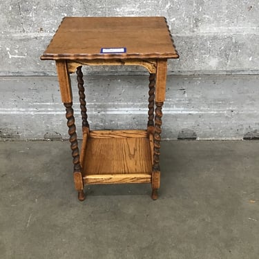 The Daintiest Oak Side Table!! (Seattle)