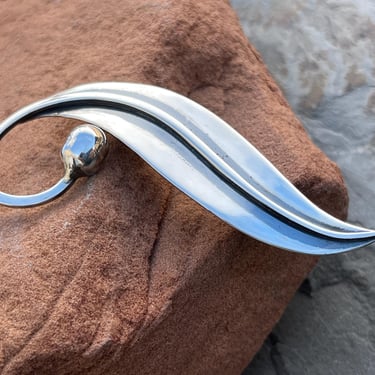 Delfino ~ Vintage Taxco Sterling Silver Curved Leaf Flora Brooch / Pin with Oxidized Black Center c. 1950's 