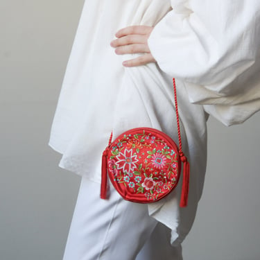 2741a / red silk satin embroidered tassel purse 