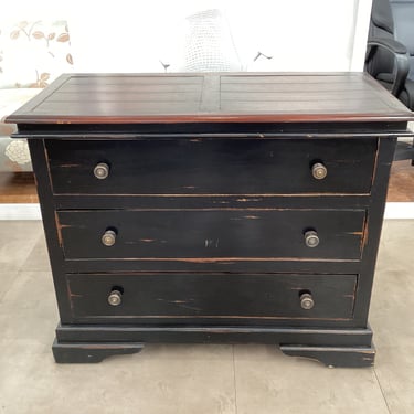 Black Distressed 3-Drawer Dresser