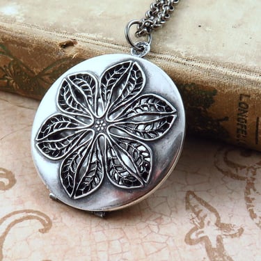 Vintage Locket Necklace, Flower Locket Necklace, Mother of Bride Necklace, Silver Locket, Filigree Flower Necklace, Photo Locket 