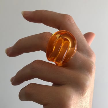 BELT RING, Acrylic Ring, Amber Ring, Lucite Ring, Acrylic Amber Ring, Anillo Naranja, Orange Ring, Contemporary Ring, Sand Ring 
