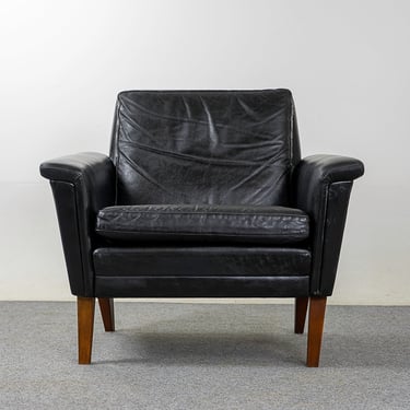 Danish Modern Leather Lounge Chair - (324-224) 