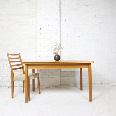 Vintage MCM teak dining table with extractable leafs | Free delivery in NYC and Hudson Valley areas 