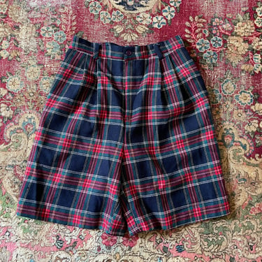 Vintage ‘80s ‘90s Charter Club wool walking shorts | navy blue plaid tartan, winter shorts, Christmas holiday, preppy, S/M 