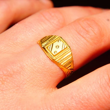 Vintage Hallmarked 22KT Yellow Gold Diamond Cut Signet Ring, Engraved Gold Emblem Ring, Handmade Indian Jewelry, Size 8 3/4 US 