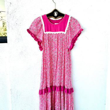 Vintage Hawaiian Muumuu Pink Caftan Dress 