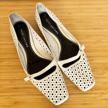 Vintage Early 2000s Marc Jacobs White Perforated Leather Flats 60s Mod Style Mary Jane 39.5 