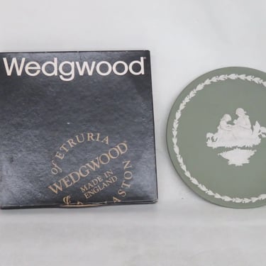 Wedgwood Jasperware Green Mothers Day 1972 Decorative Plate in a Box 3641B