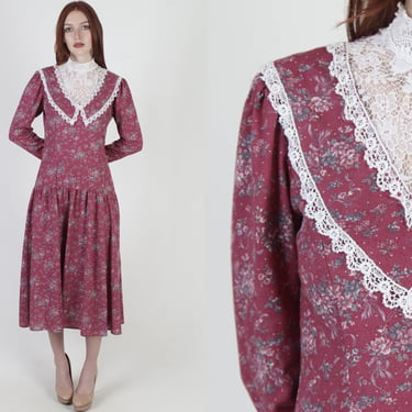 Burgundy Calico Gunne Sax Dress / 70s Country Folk Style / Ivory Pilgrim Collar Prairie Dress / Vintage 70s Lace Trim Peasant Midi 