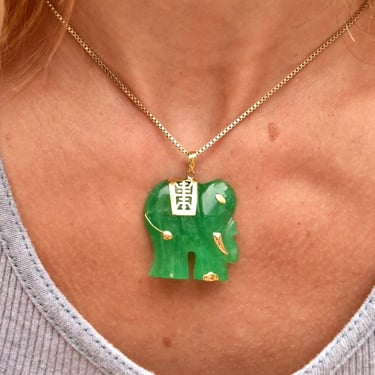 Vintage Carved Green Jade Elephant Pendant with 14K Gold Details, Vibrant Green Jade Stone, 14K Gold Detailed Pendant, 30mm L 