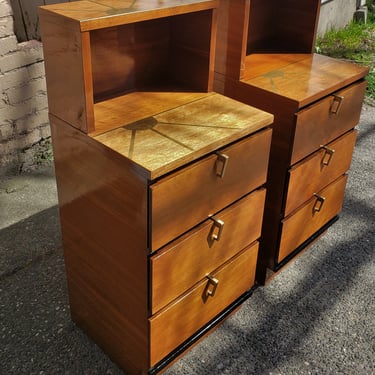 Spectacular set of Mahogany Mid Century Modern Johnson Carper Night Stands / end tables / bedside ta