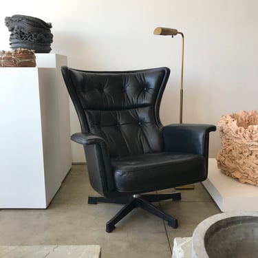 Mid-Century Scandinavian Swivel Lounge Chair