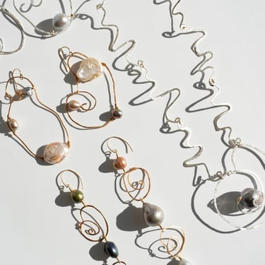 Espiral Earrings in Pearl