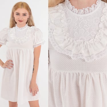 White Babydoll Dress 70s Mini Dress Lace Trim Ruffle Bib Dress Empire Waist High Neck Dolly Puff Sleeve Mod Victorian Vintage 1970s 2xs xxs 
