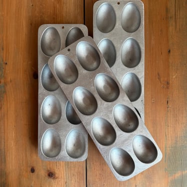 vintage egg chocolate mold - photo prop candy making Easter decor 