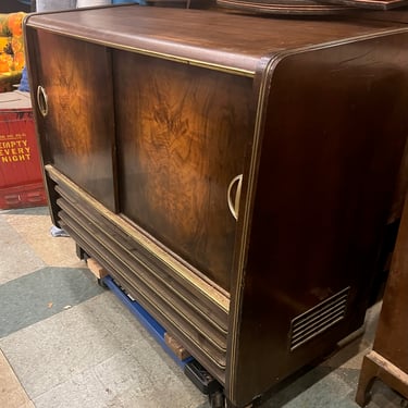 Normande Sterling Isabella Stereo Console