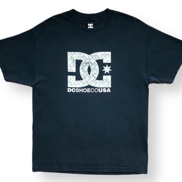 Vintage 90s/Y2K DC Shoe Co USA Center Logo Skateboarding Graphic T-Shirt Size Large 