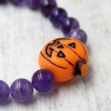 Purple Beaded Bracelet with Pumpkin, Halloween Jewelry, Stretch Bracelet, Gothic Designs 