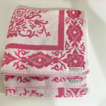 Vintage Cotton Bath Towel Fieldcrest Bathroom Decor Pink Roses Mid-Century Foral Flowers White Terrycloth 1960s 