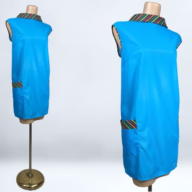 VINTAGE 60s Electric Blue and Rainbow Trim Smock Dress MINT Size 42/44 | 1960s Nylon Button Back Mini House Dress | vfg 