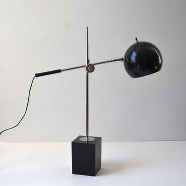 Mid Century Modern Cantilever Eyeball Desk Lamp in Black and Silver Designed by Robert Sonneman 