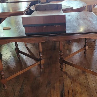 Wooden Dining Table w/Turned Legs &#038; 2 Leaves