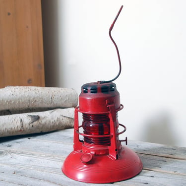 Vintage red railway lantern / Dietz No. 40 Traffic Guard lantern / kerosene lamp / vintage red kerosene lantern /  rustic farmhouse decor 