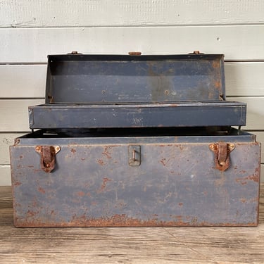Large Vintage Tool Box Metal Toolbox Tackle Box Rustic Storage Rusty Box with Handle Gardening Box Metal Box Organizer with Tray and Lid 
